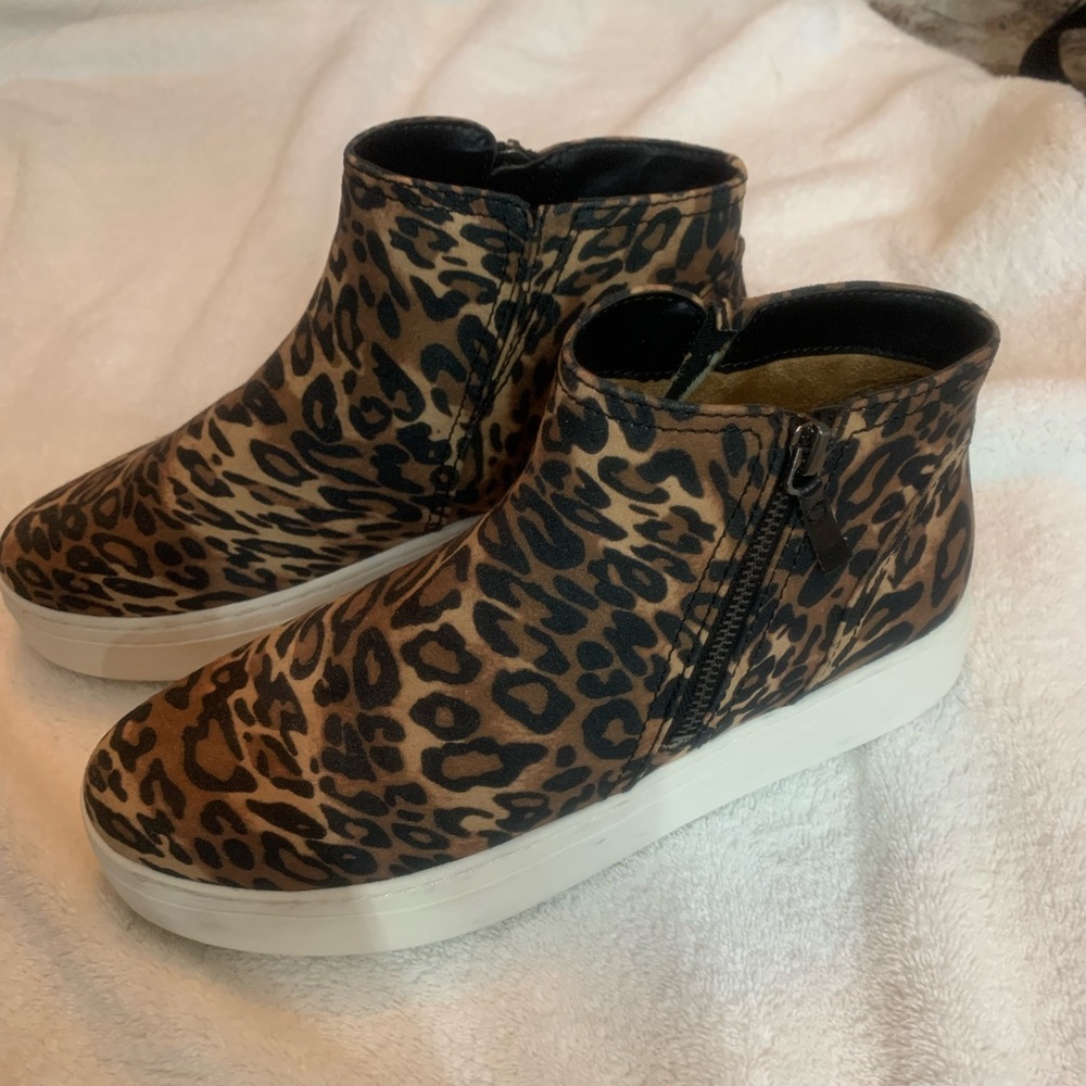 Naturalizer leopard sneakers